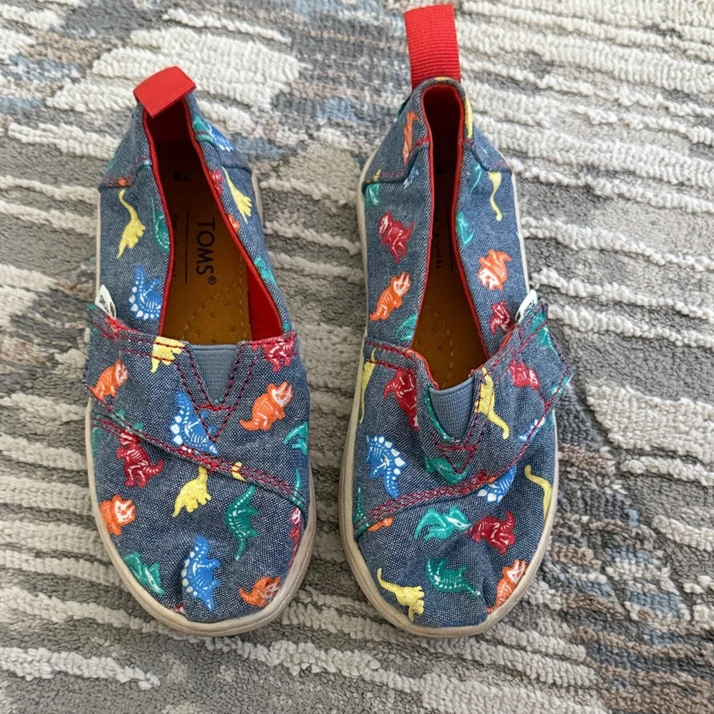 Toms • alpargata dino slip on shoe